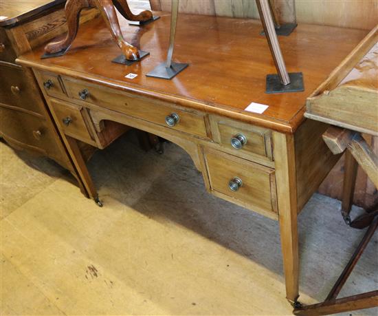 Mahogany dressing table